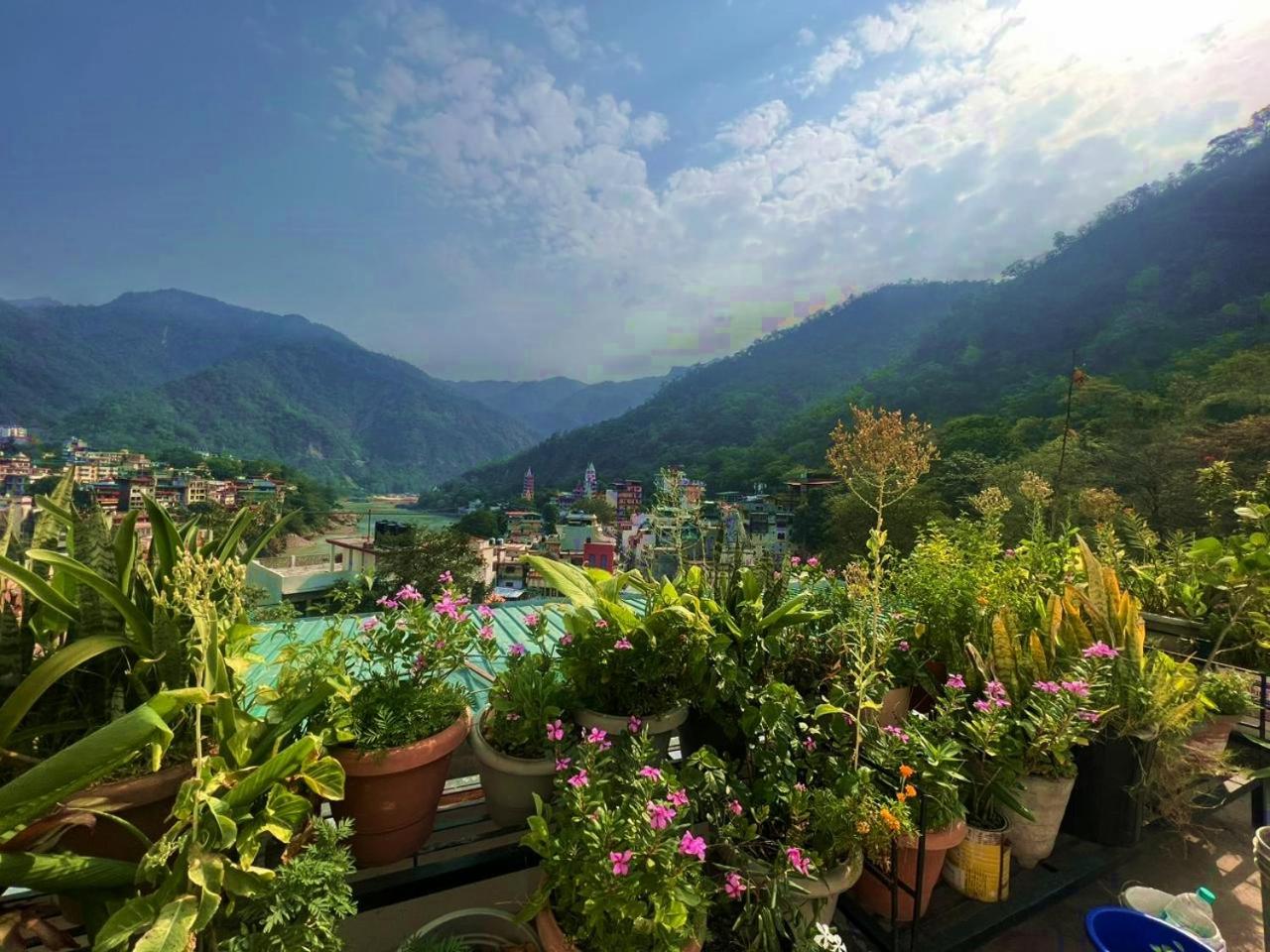 Hotel Manikut view 2