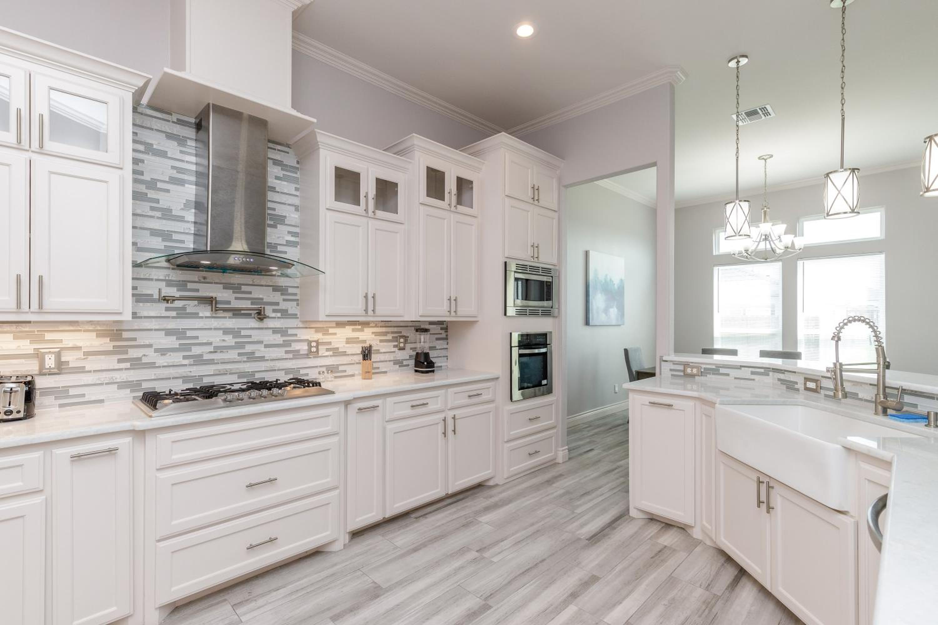 Luxurious 4-Bedroom Retreat Near the Beach: King Suite, High-Speed WiFi, Free Parking view 5