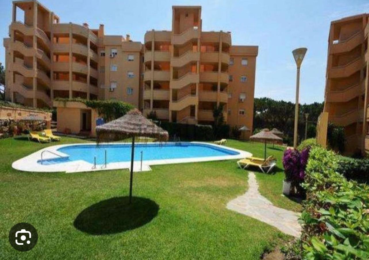 Residencial Bajo con jardín y jacuzzi privado Calahonda Royale