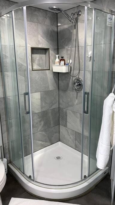 Patio privé, hébergement équipé et spacieux.