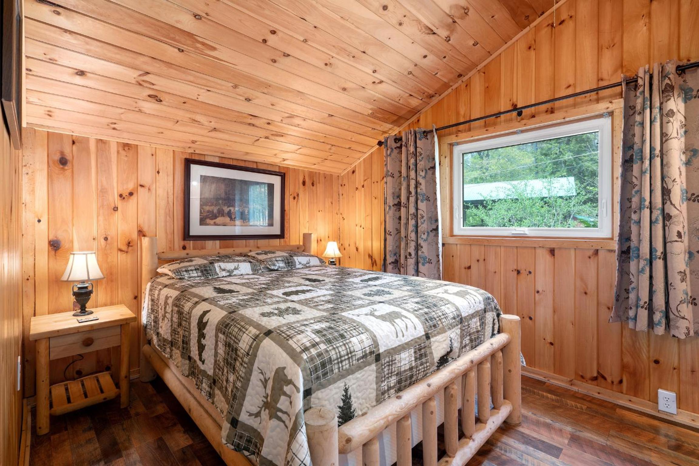 Hide-A-Way Waterfront Cottages