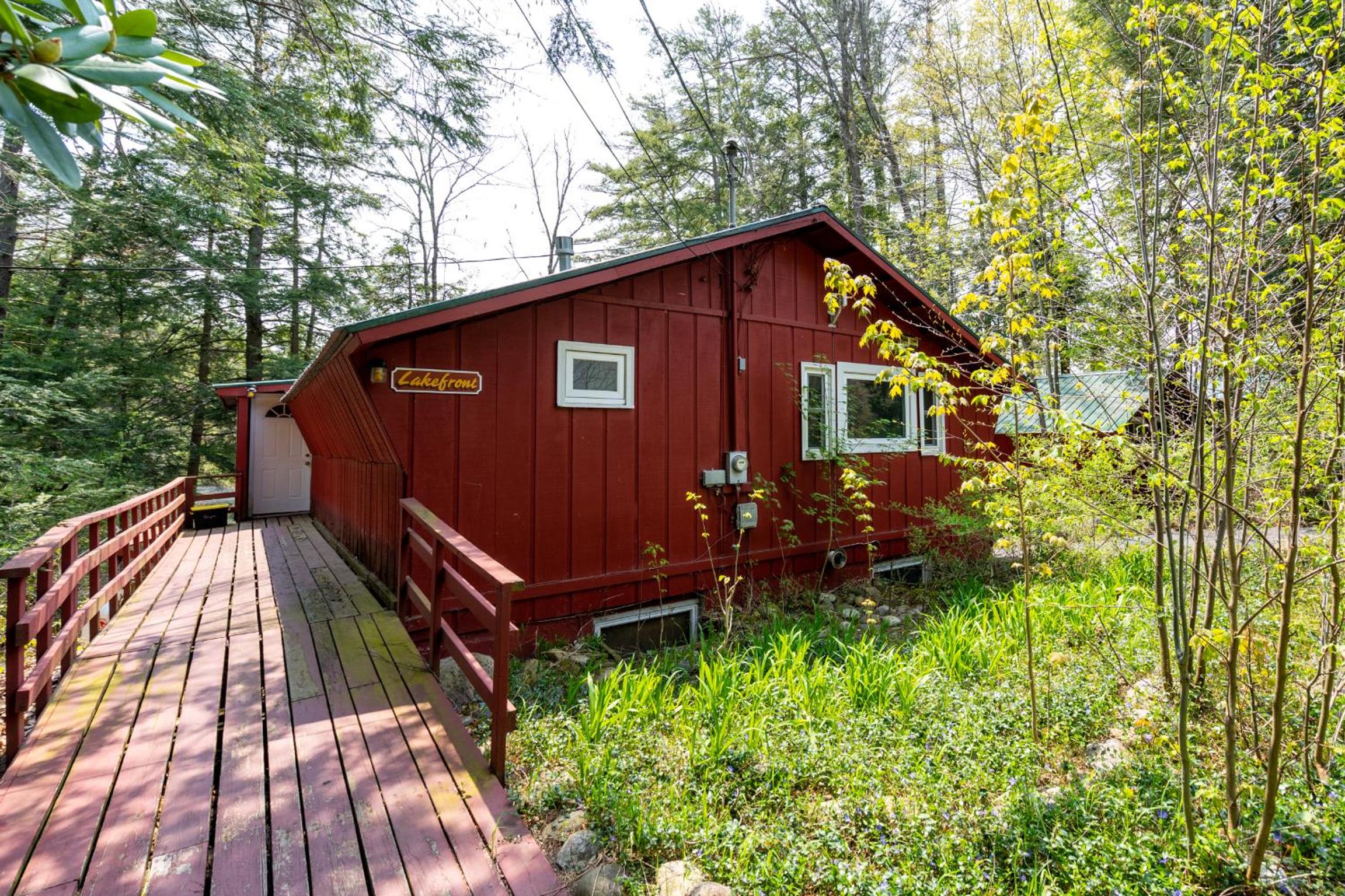 Hide-A-Way Waterfront Cottages