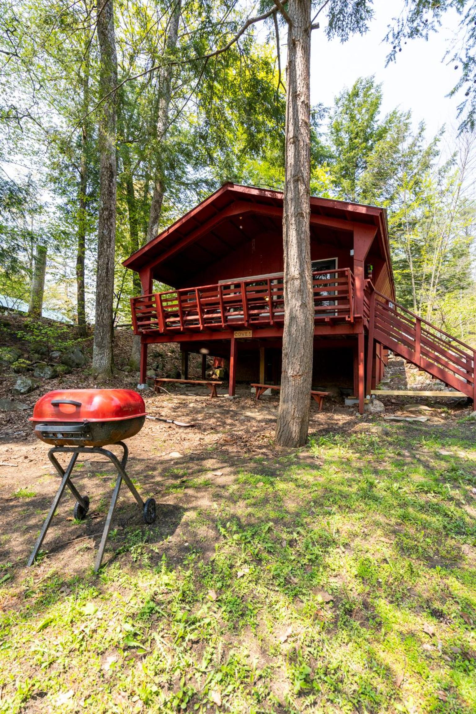 Hide-A-Way Waterfront Cottages