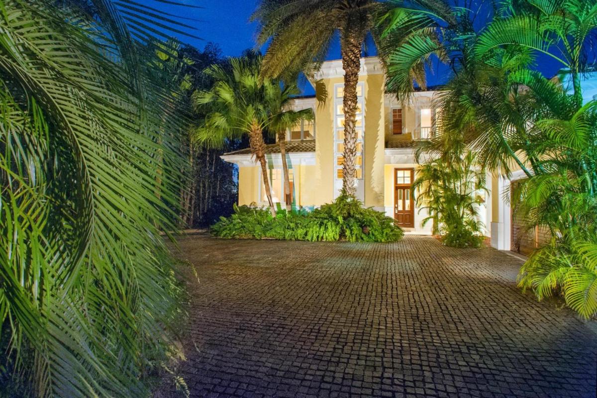 Cos Kai Villa by Grand Cayman Villas & Condos
