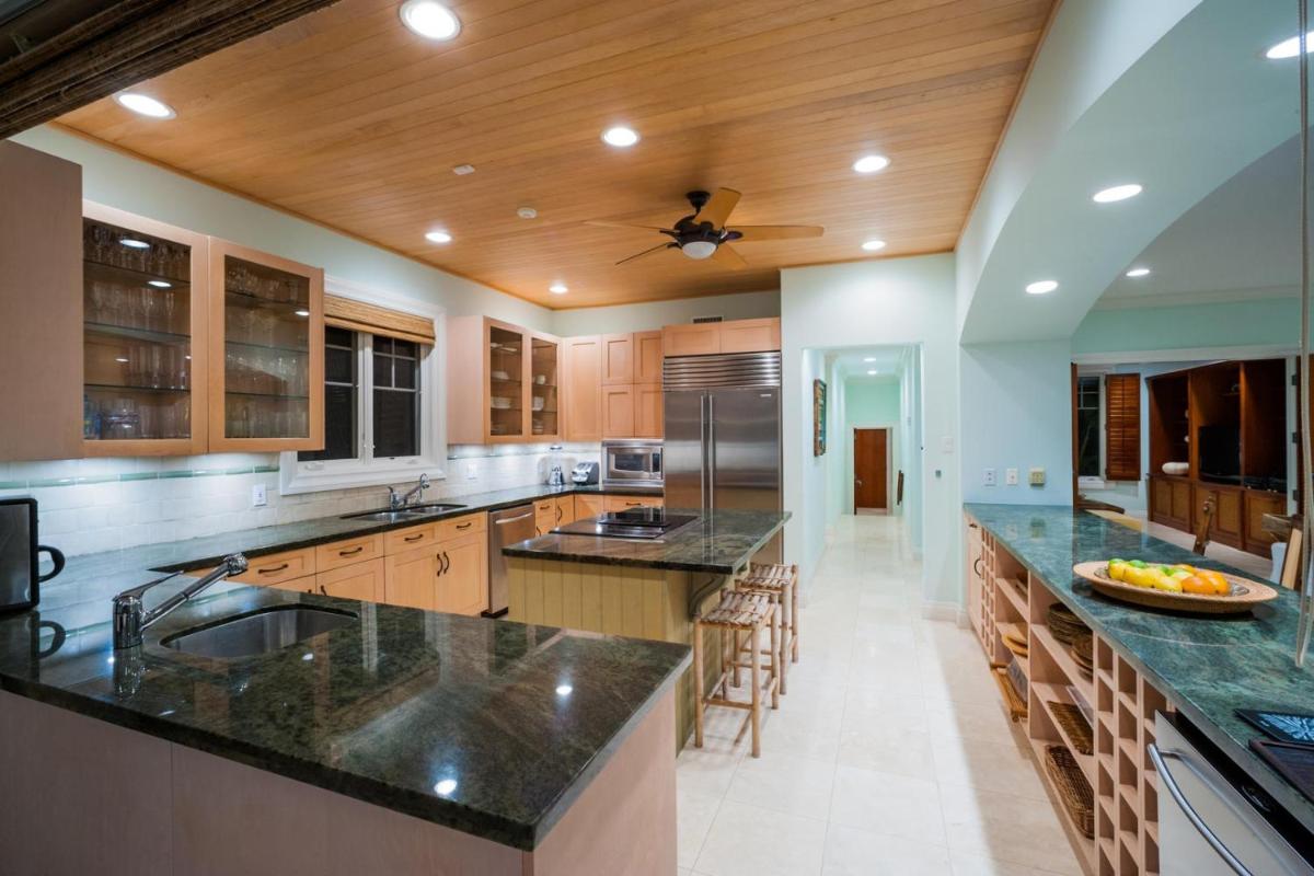 Cos Kai Villa by Grand Cayman Villas & Condos