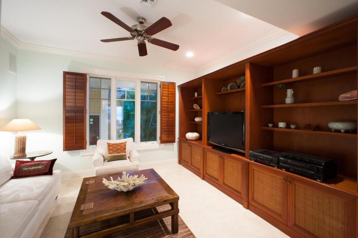 Cos Kai Villa by Grand Cayman Villas & Condos
