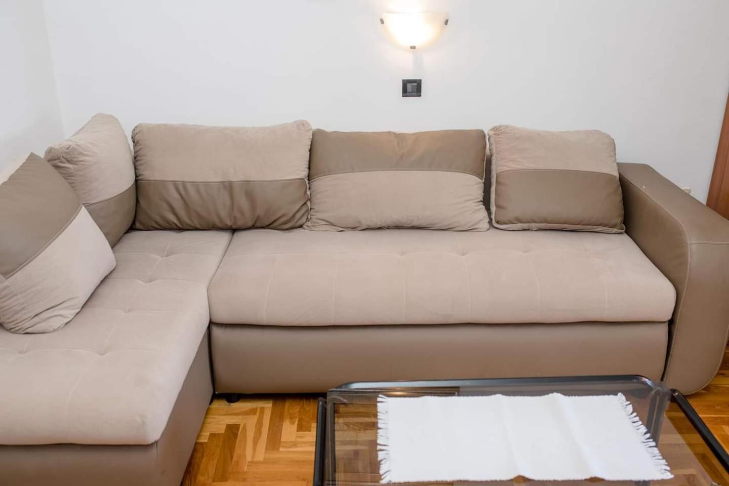 Apartment 5 view 4