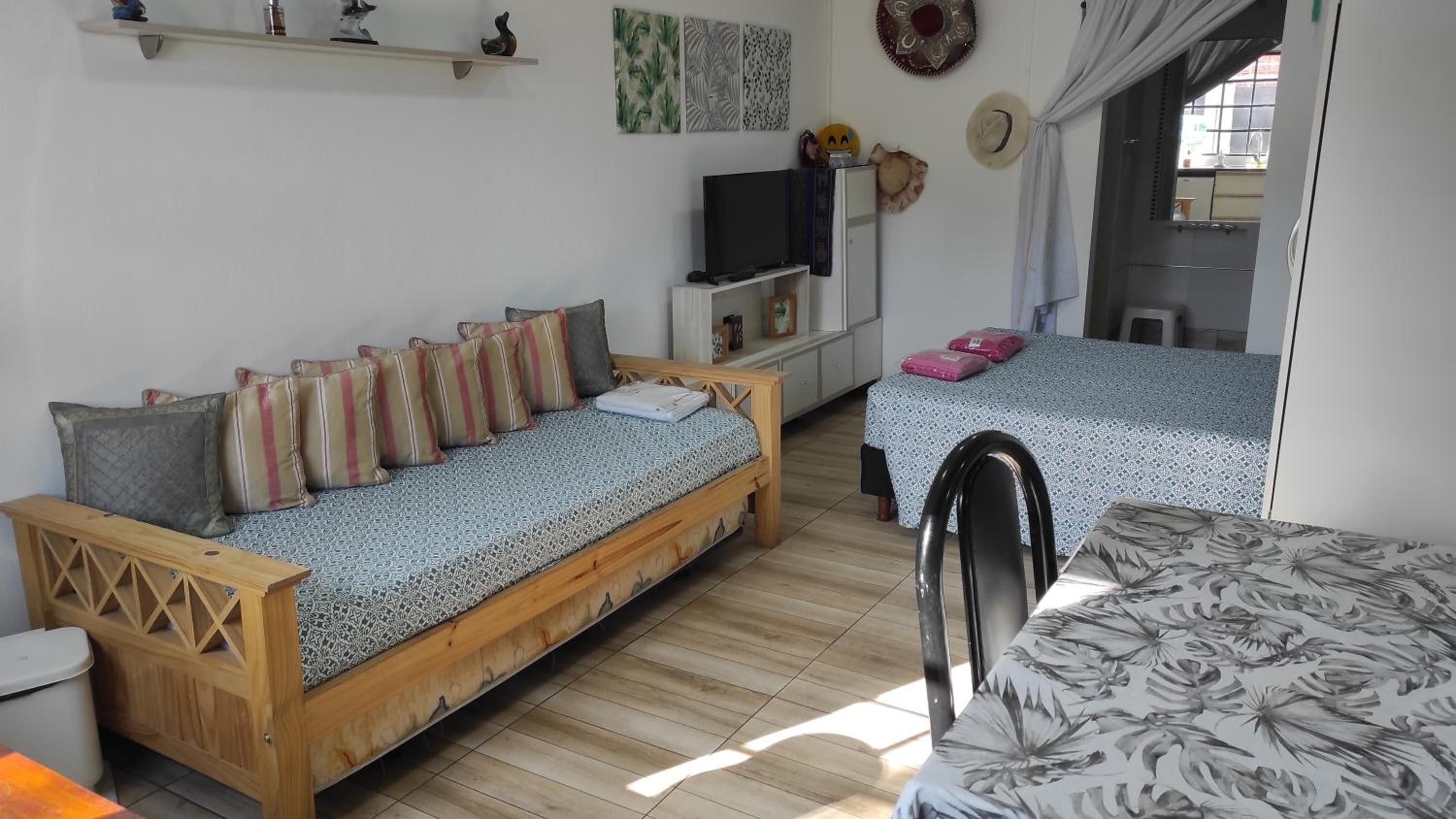 Ezeiza 1 Nuestro lugar a 15 minutos del aeropuerto TRANFER OPCIONAL DESDE Y AL AEROPUERTO DE EZEIZA o Aeroparque LAS 24 horas pet friendly