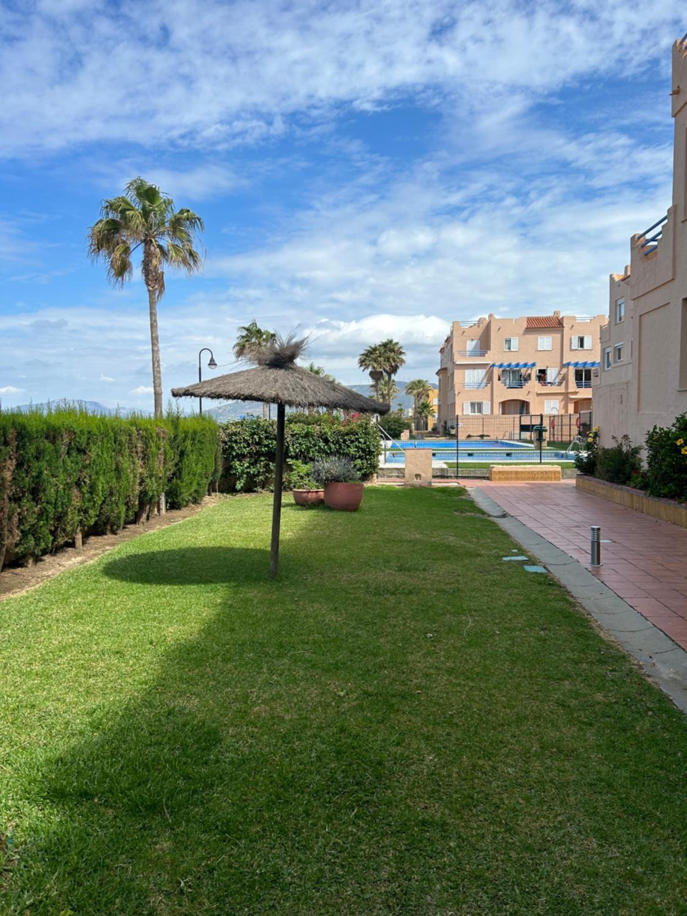 Apartamento Los Lances en Primera línea de playa con piscina