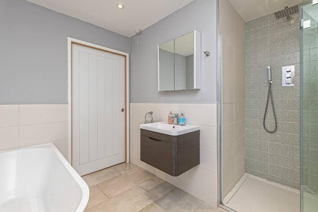 Family-Friendly Retreat between Beach & Mountains view 4