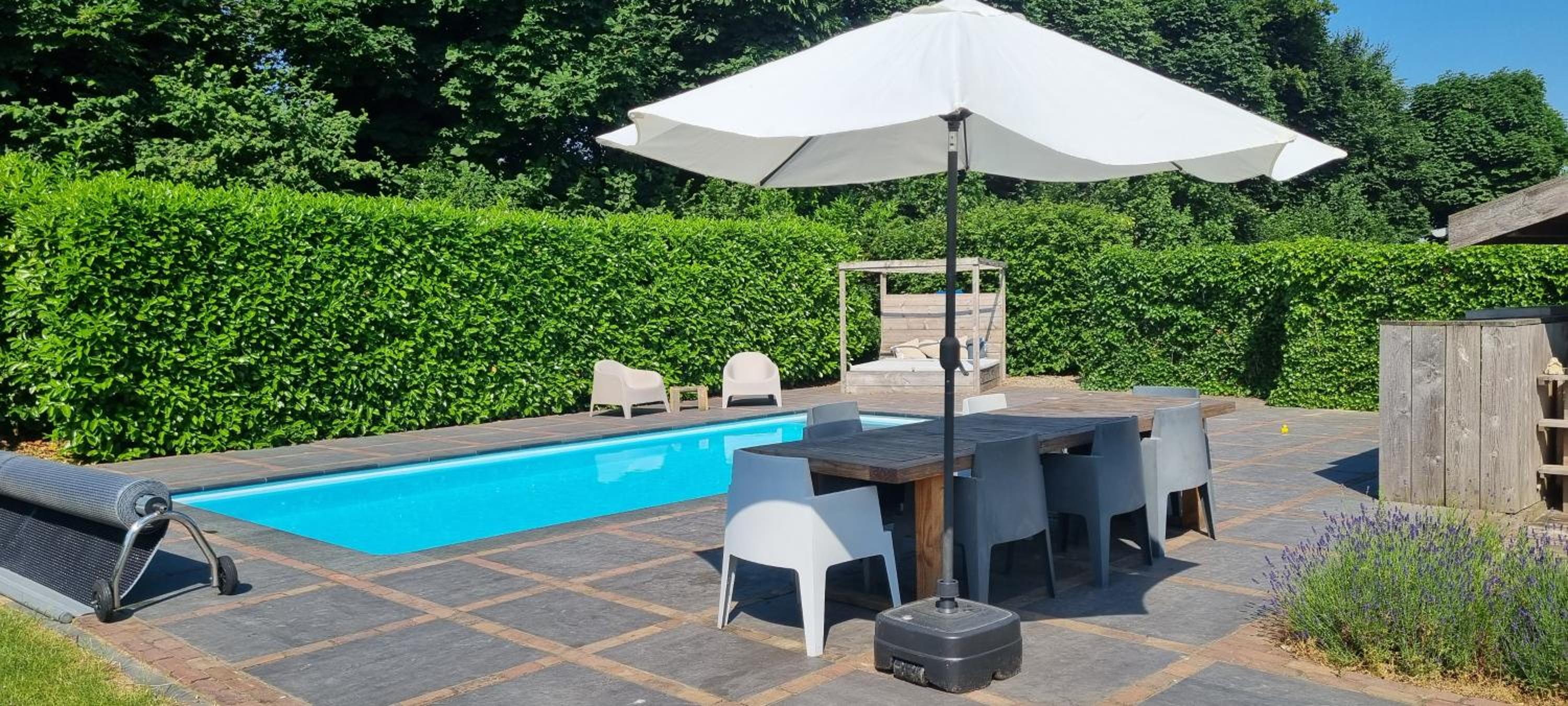 8 person apartment with heated swimmingpool Hoek van Winssen