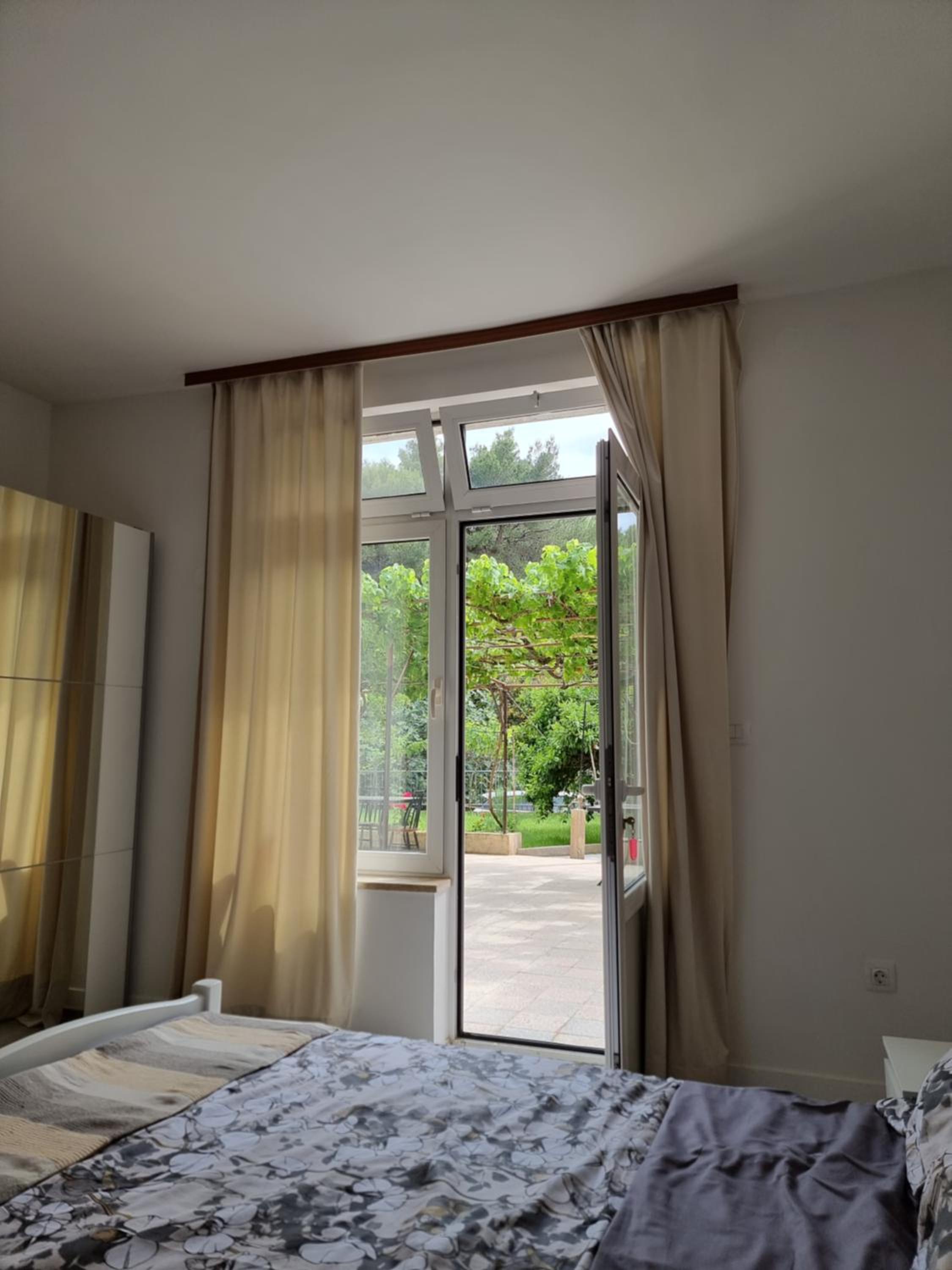 Retreat Apartments with free parking view 3