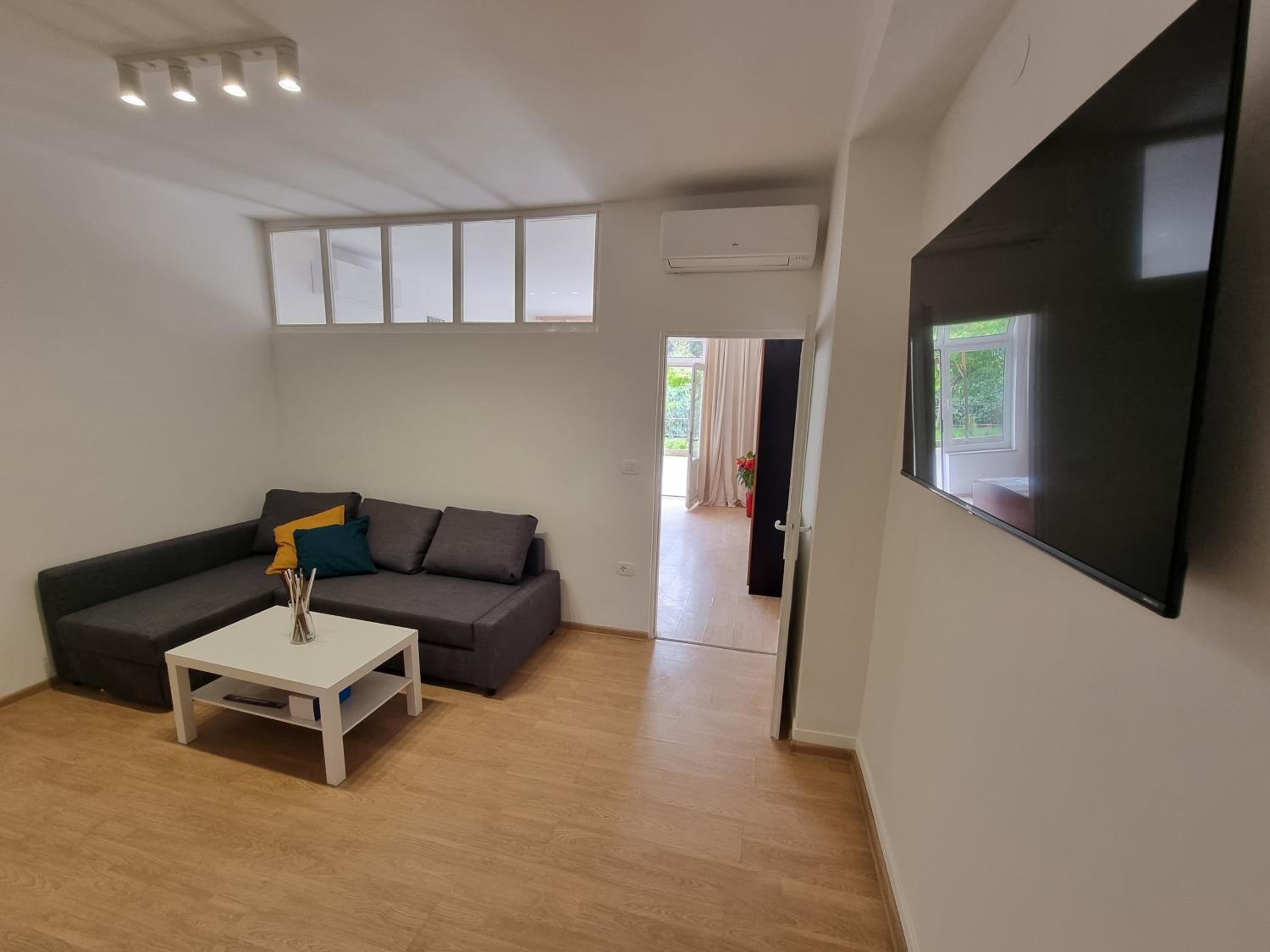 Retreat Apartments with free parking view 4