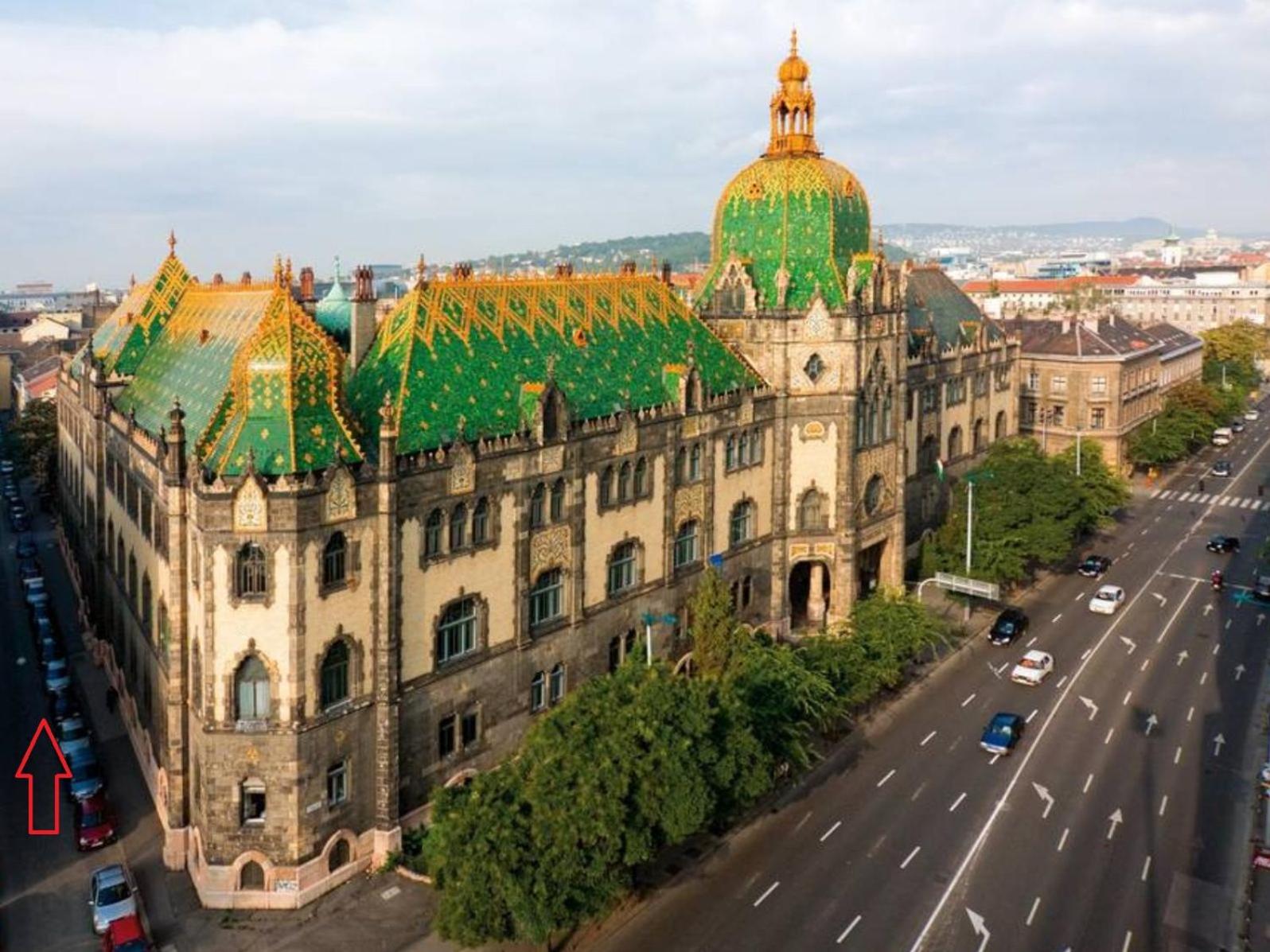 Budapest Central Vintage Apartment view 5