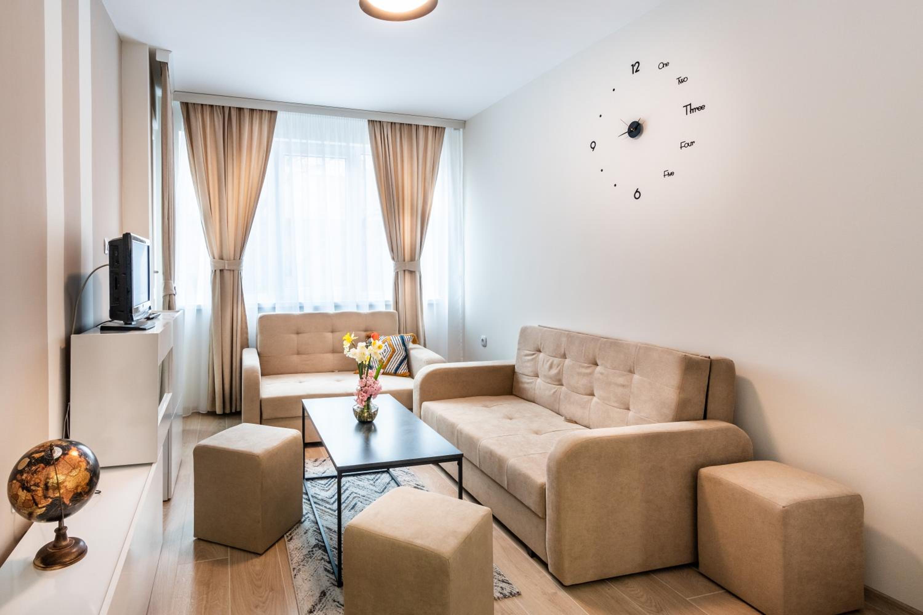 Radi's Coastal Chic Apartment