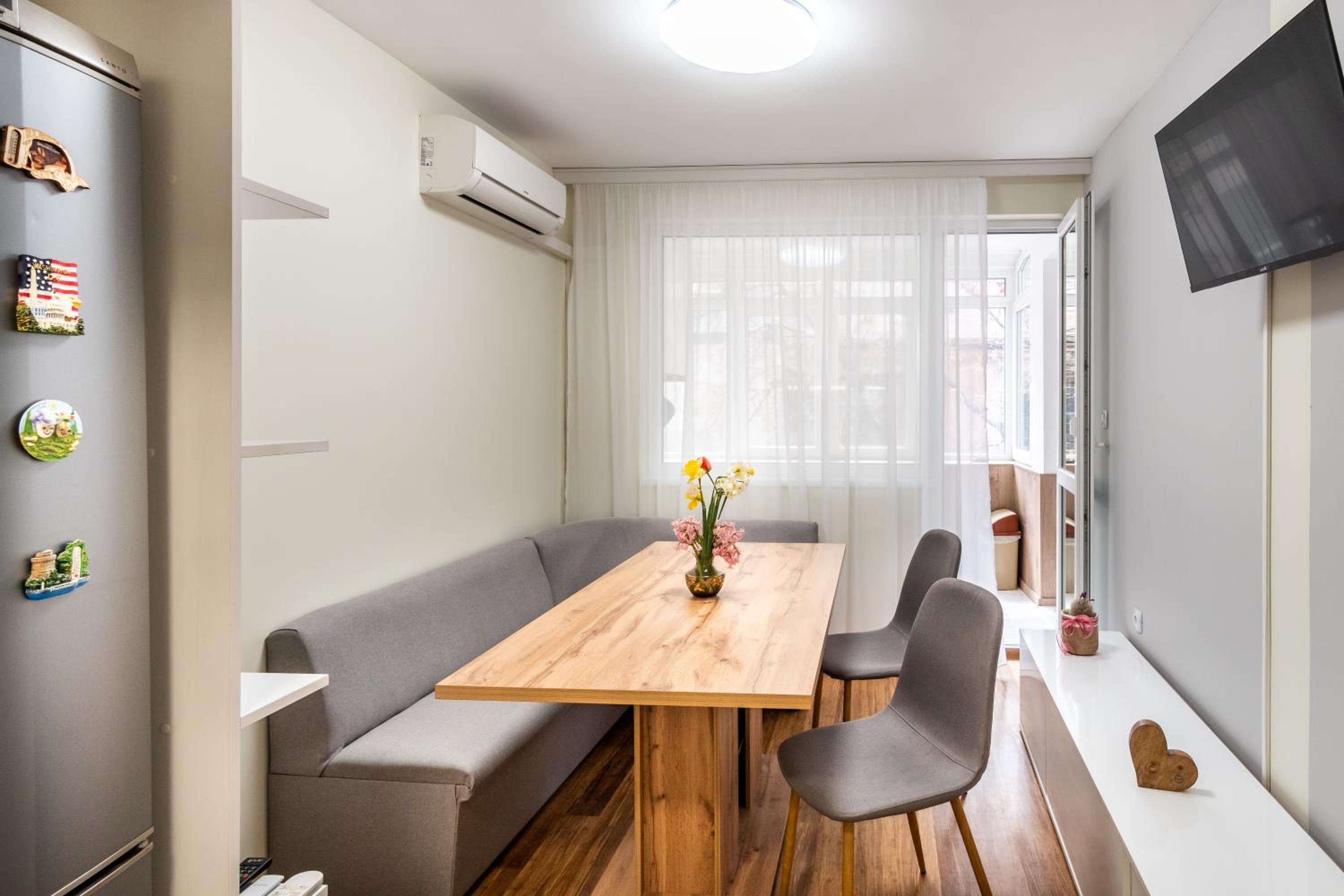 Radi's Coastal Chic Apartment