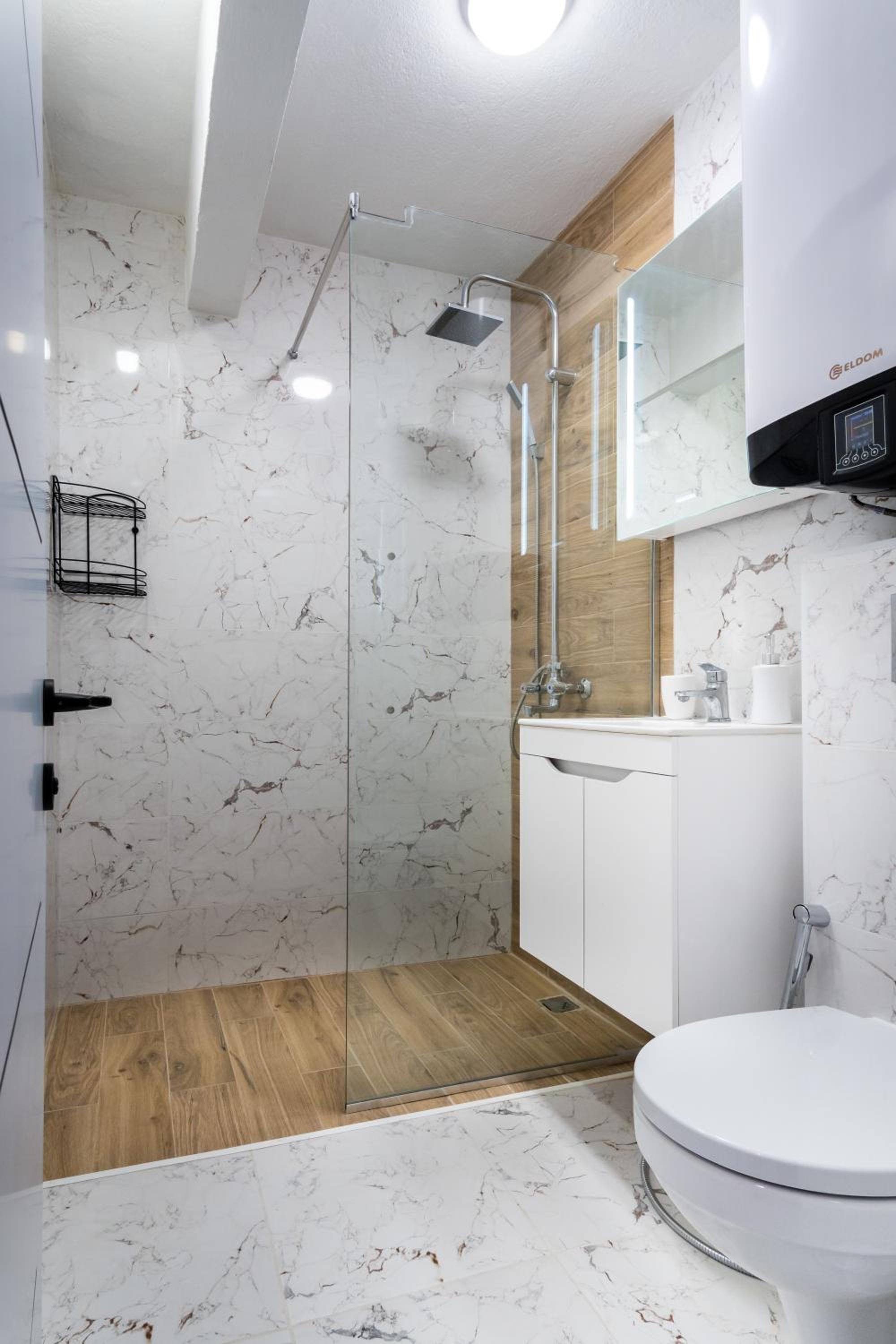 Radi's Coastal Chic Apartment