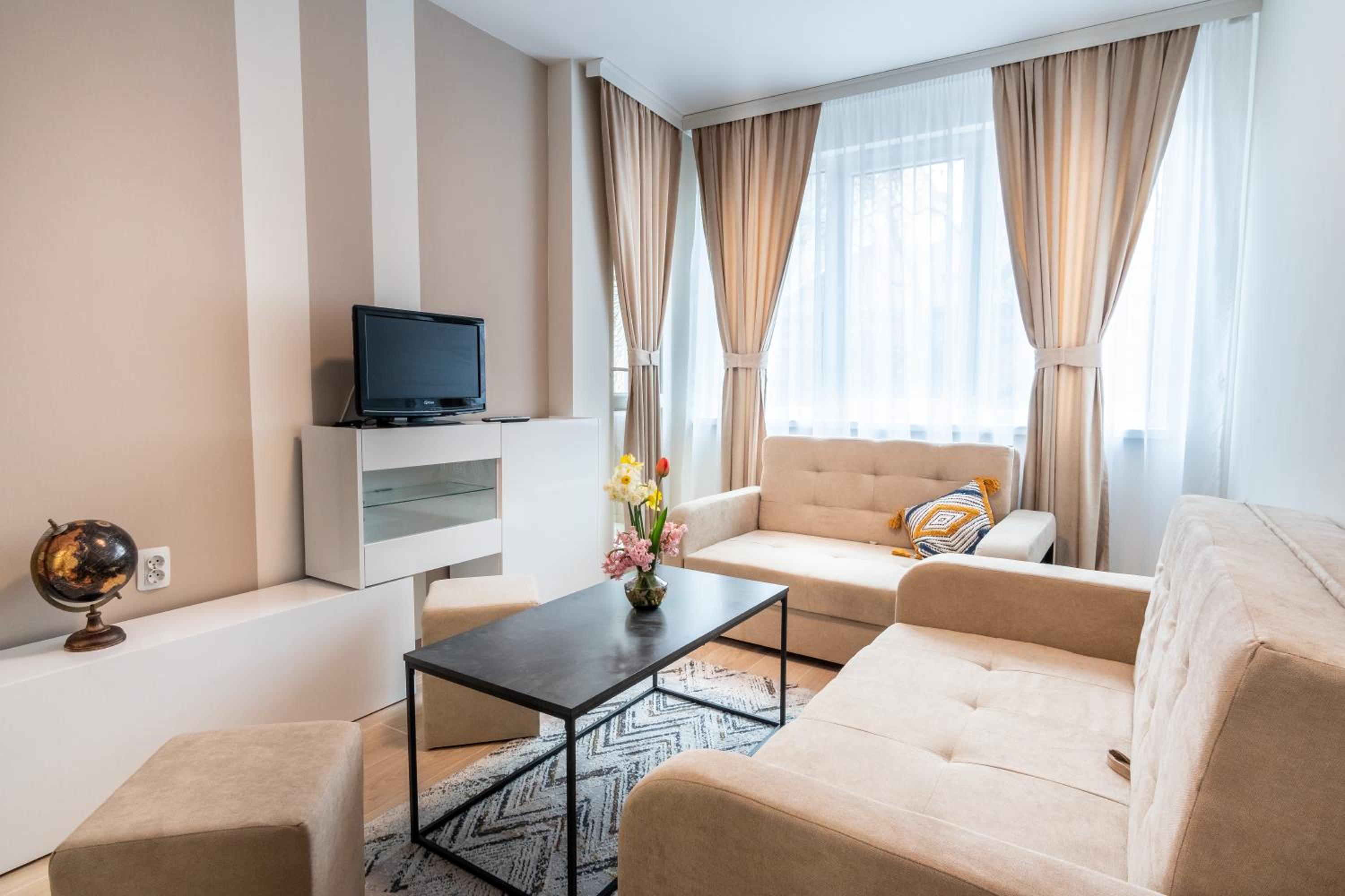 Radi's Coastal Chic Apartment