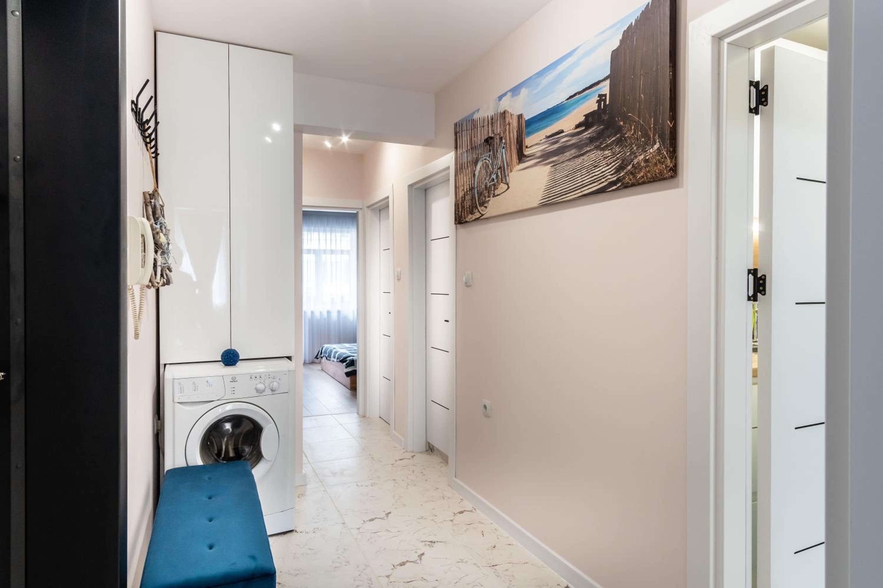 Radi's Coastal Chic Apartment