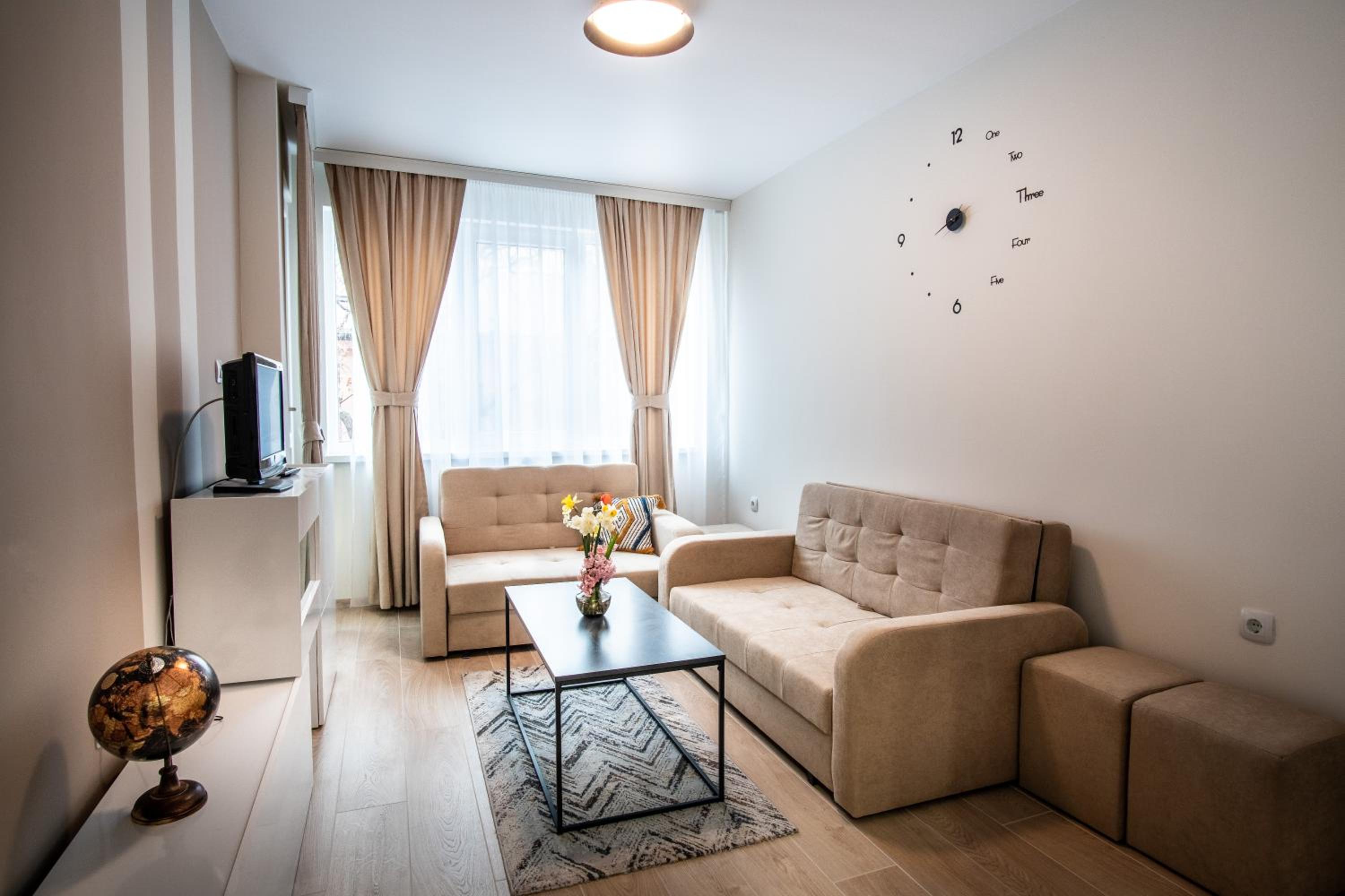 Radi's Coastal Chic Apartment