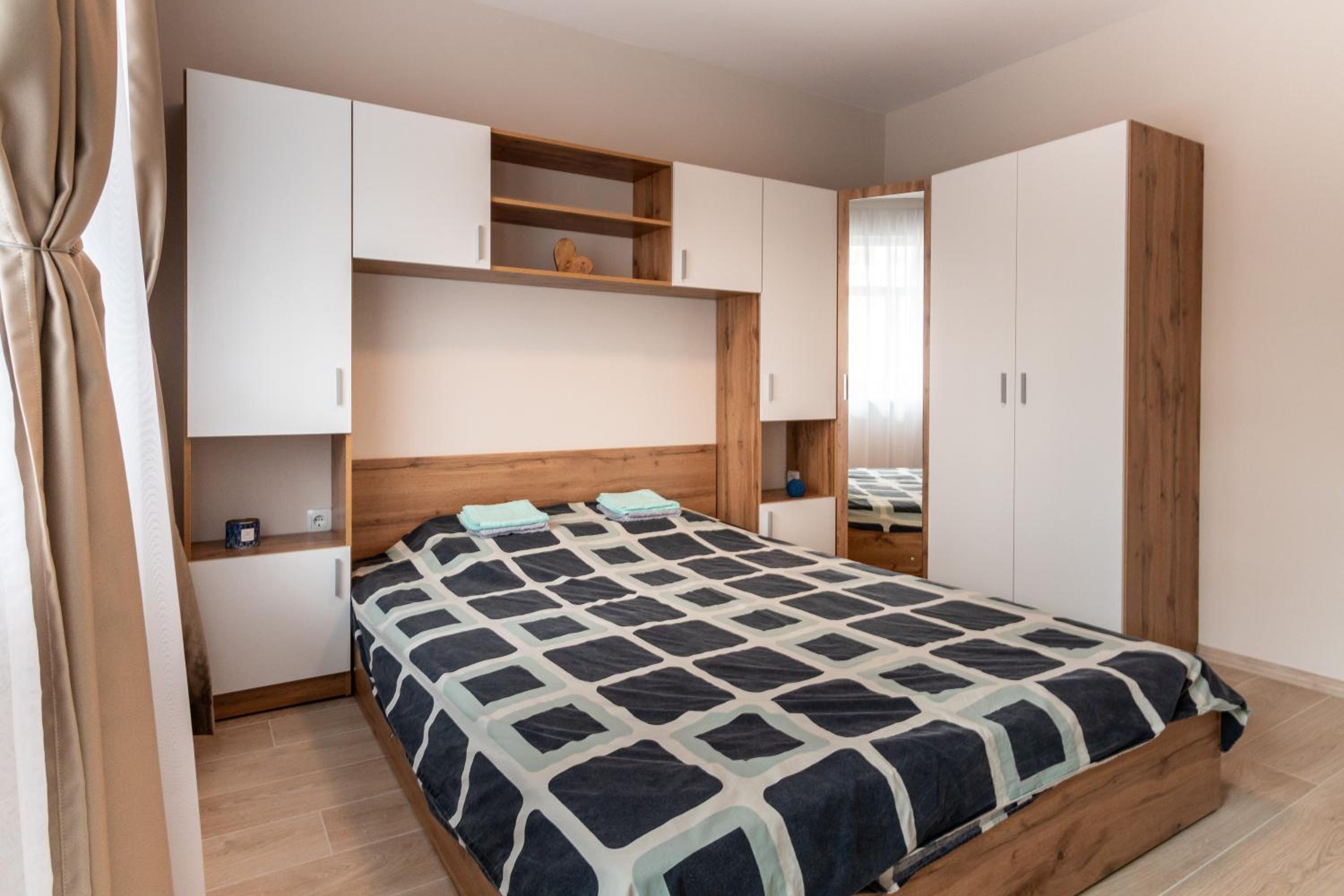 Radi's Coastal Chic Apartment