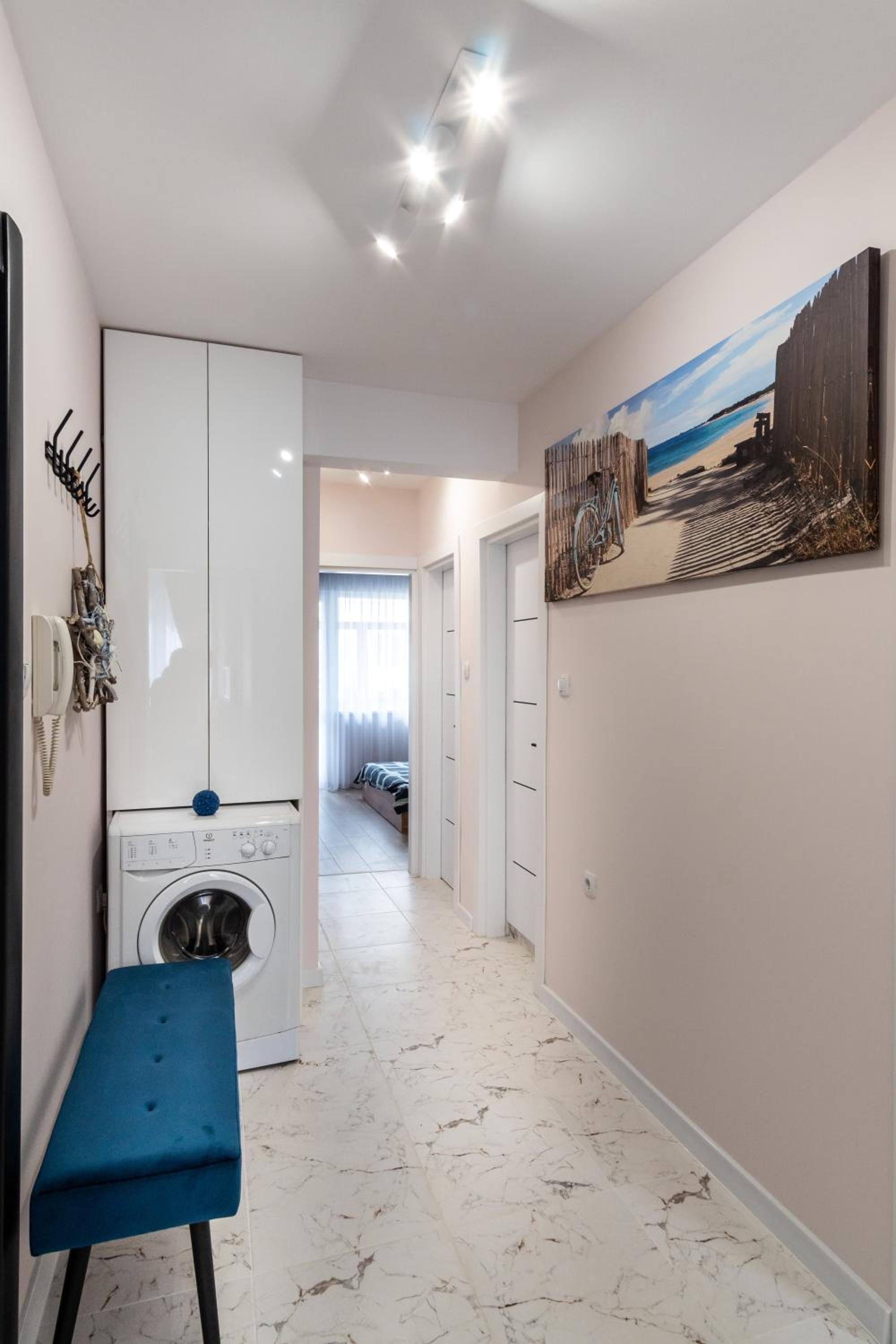 Radi's Coastal Chic Apartment