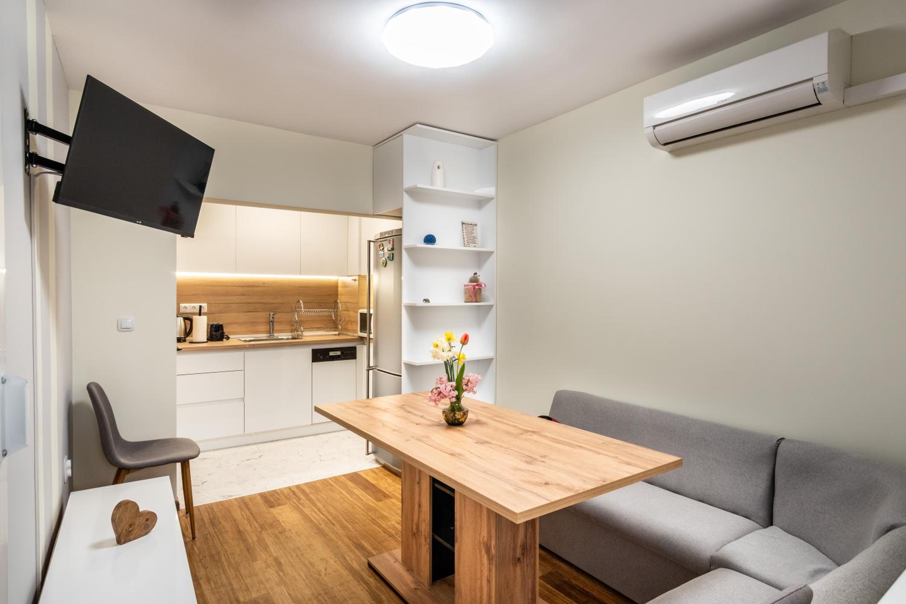 Radi's Coastal Chic Apartment