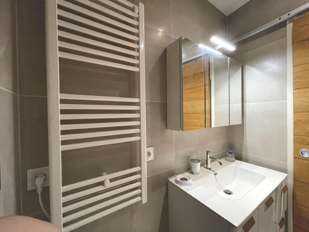 Ezevacances Studio Capuccino vue mer 5 mn plage 7 mn gare Wifi