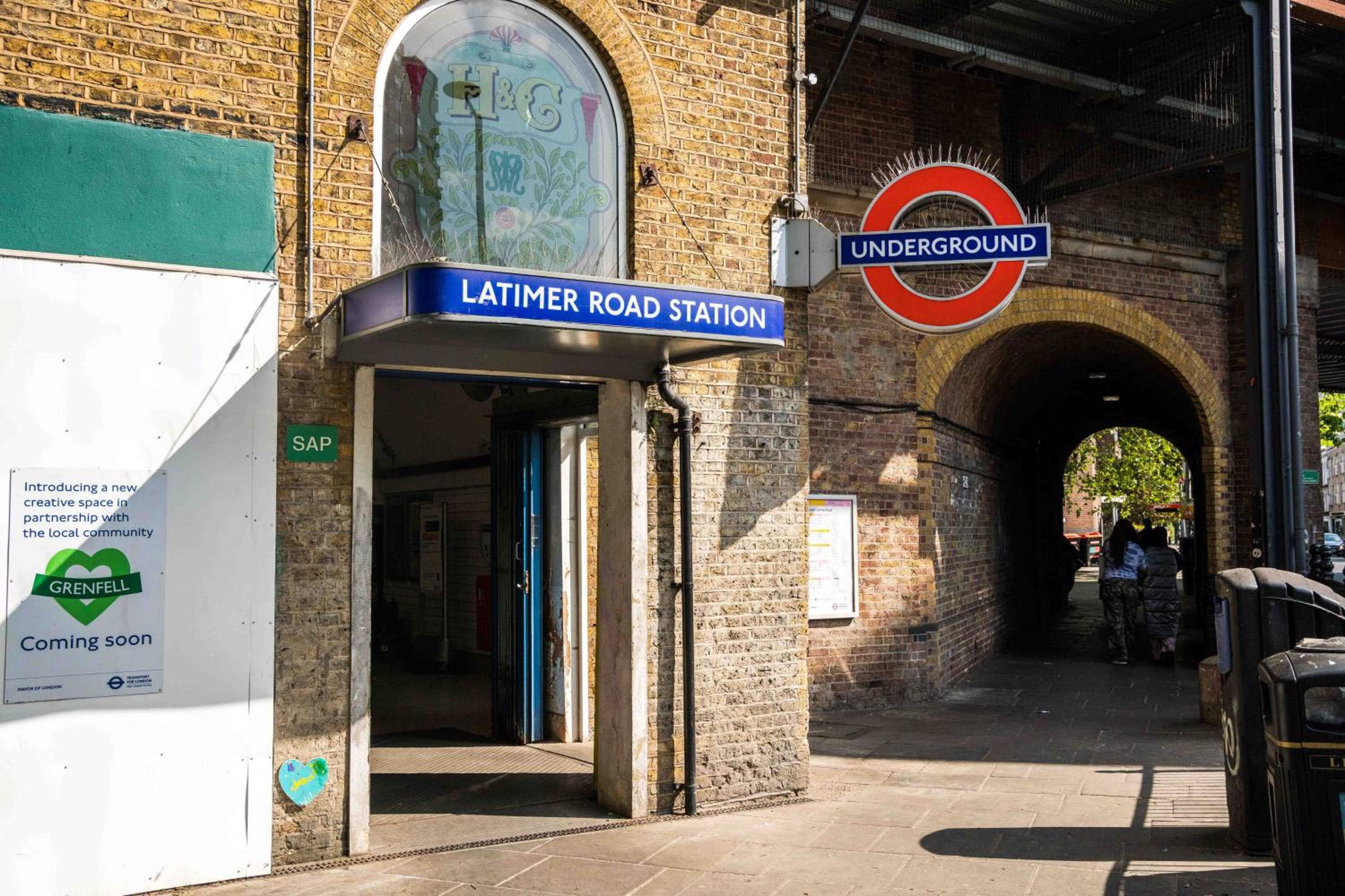 Shiny & Comfy stay with Underground links nearby!