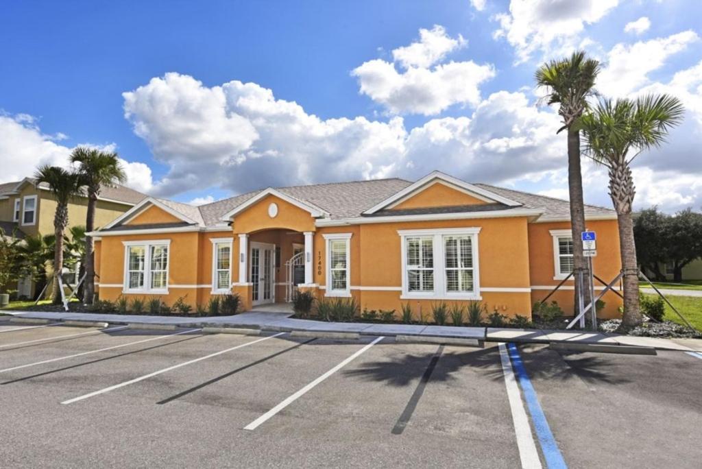 Beautiful 3-Bed Villa 10 Minutes From Disney-17440 Serenity Resort