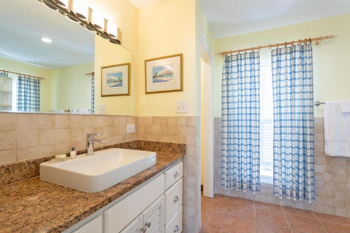 Castle Guesthouse by Grand Cayman Villas & Condos