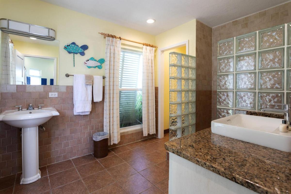 Castle Guesthouse by Grand Cayman Villas & Condos