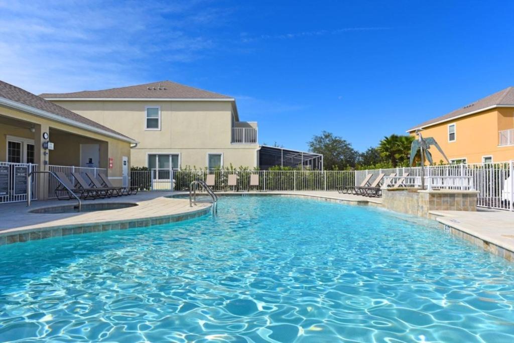 3 Bedroom Private Pool With Spa Near Disey villa
