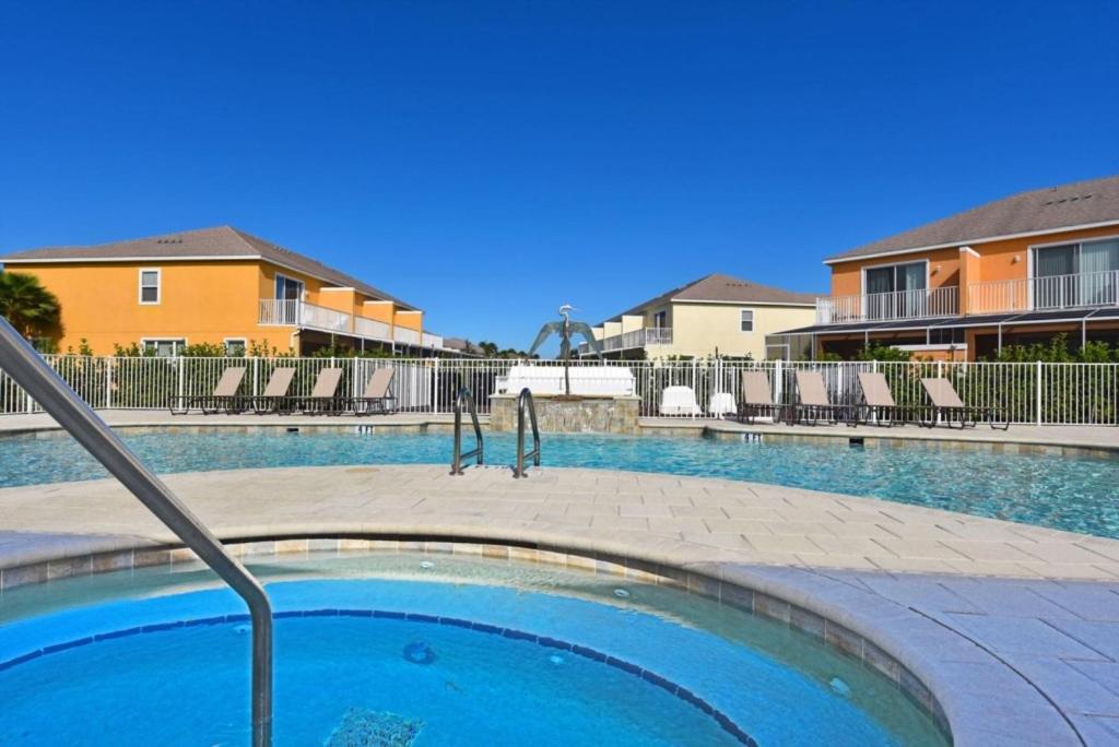 3 Bedroom Private Pool With Spa Near Disey villa