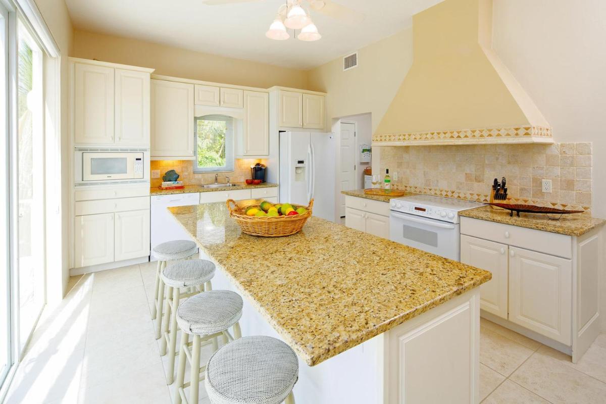 Villa Caymanas by Grand Cayman Villas & Condos