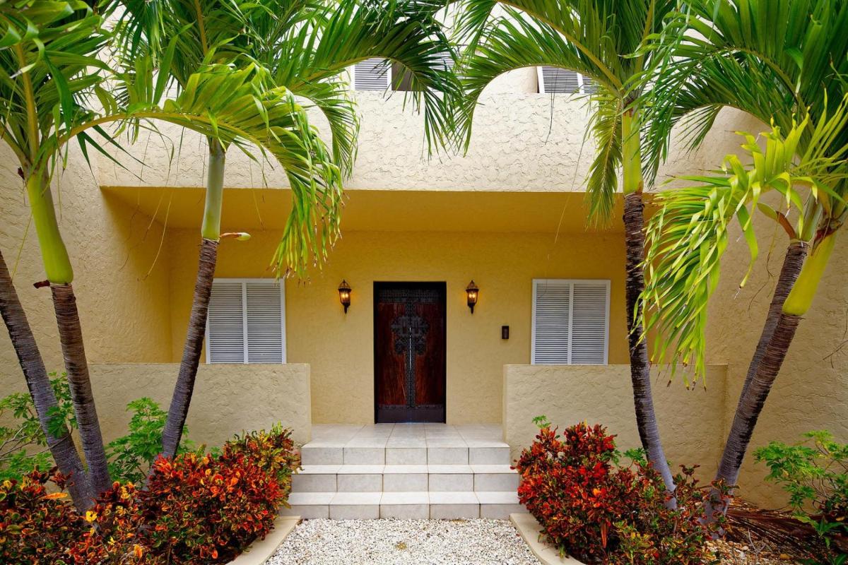 Villa Caymanas by Grand Cayman Villas & Condos