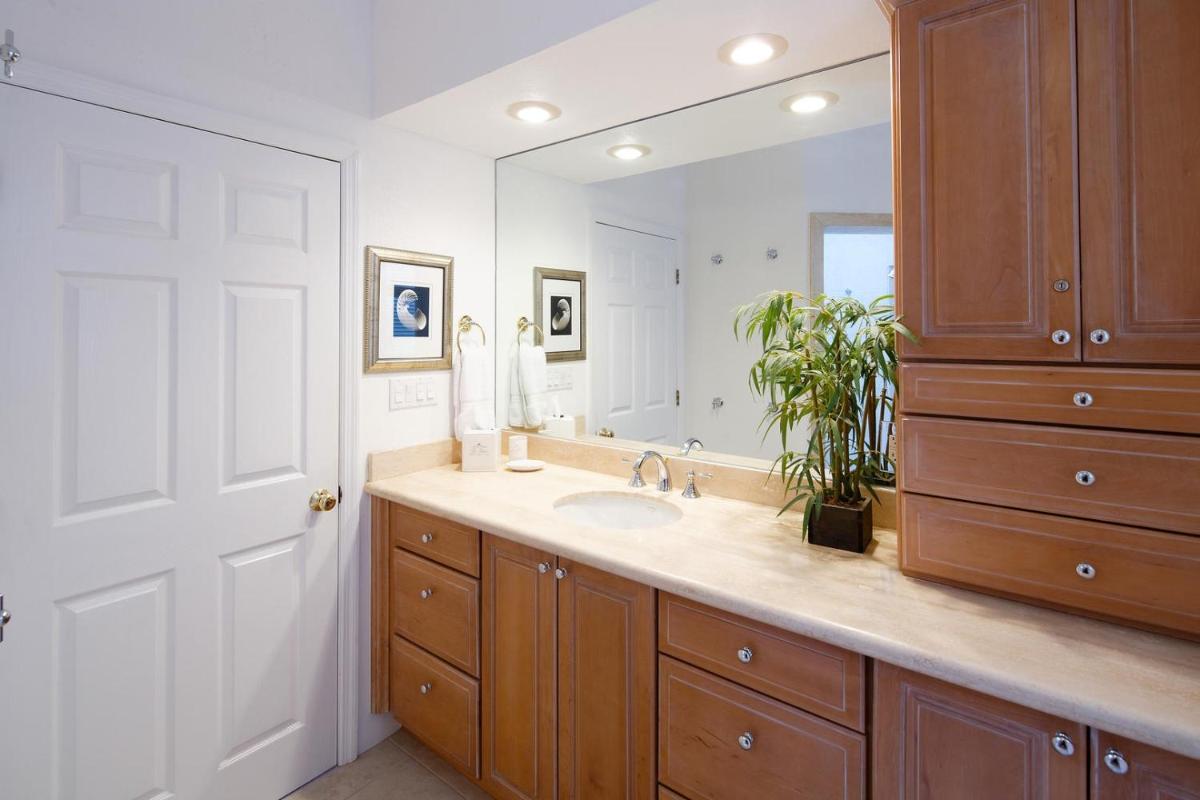 Villa Caymanas by Grand Cayman Villas & Condos