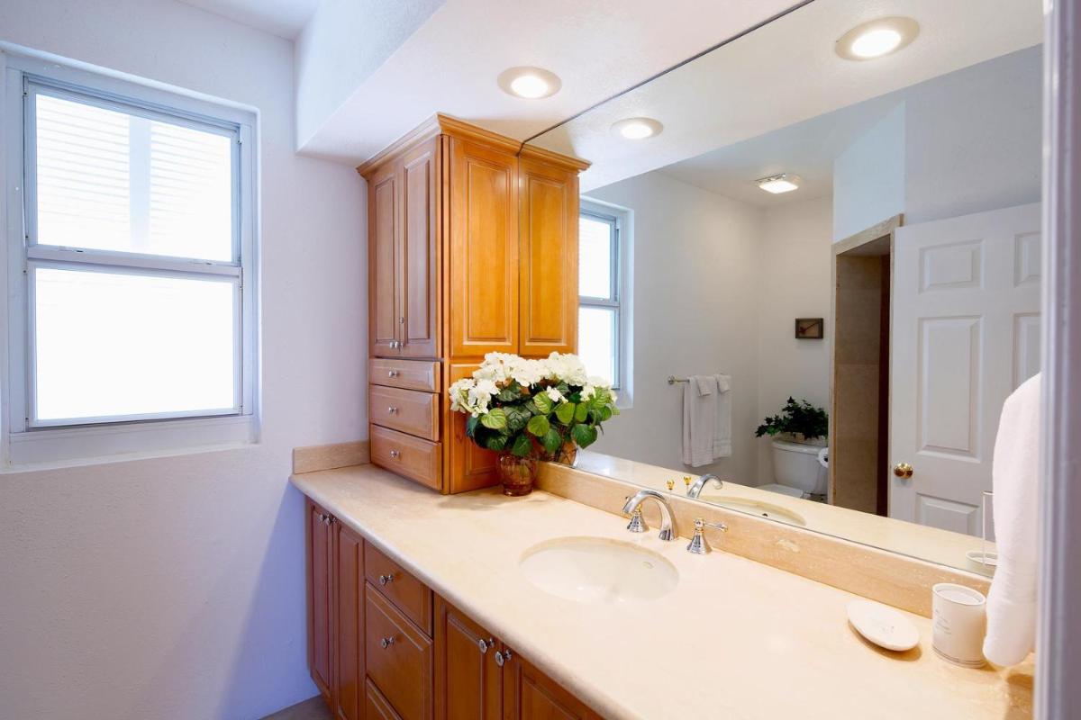Villa Caymanas by Grand Cayman Villas & Condos
