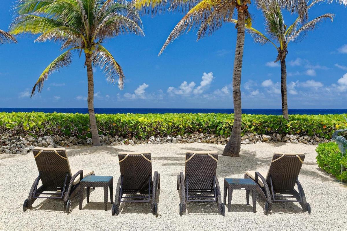 Villa Caymanas by Grand Cayman Villas & Condos