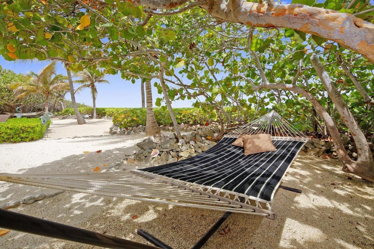 Villa Caymanas by Grand Cayman Villas & Condos