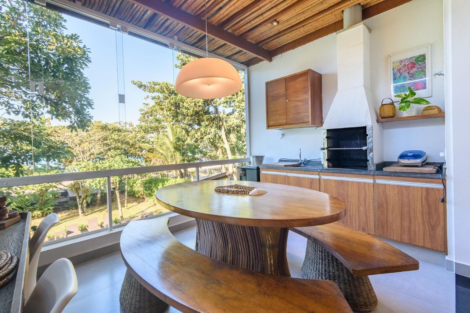 Casa com piscina em frente à Praia de Camburi