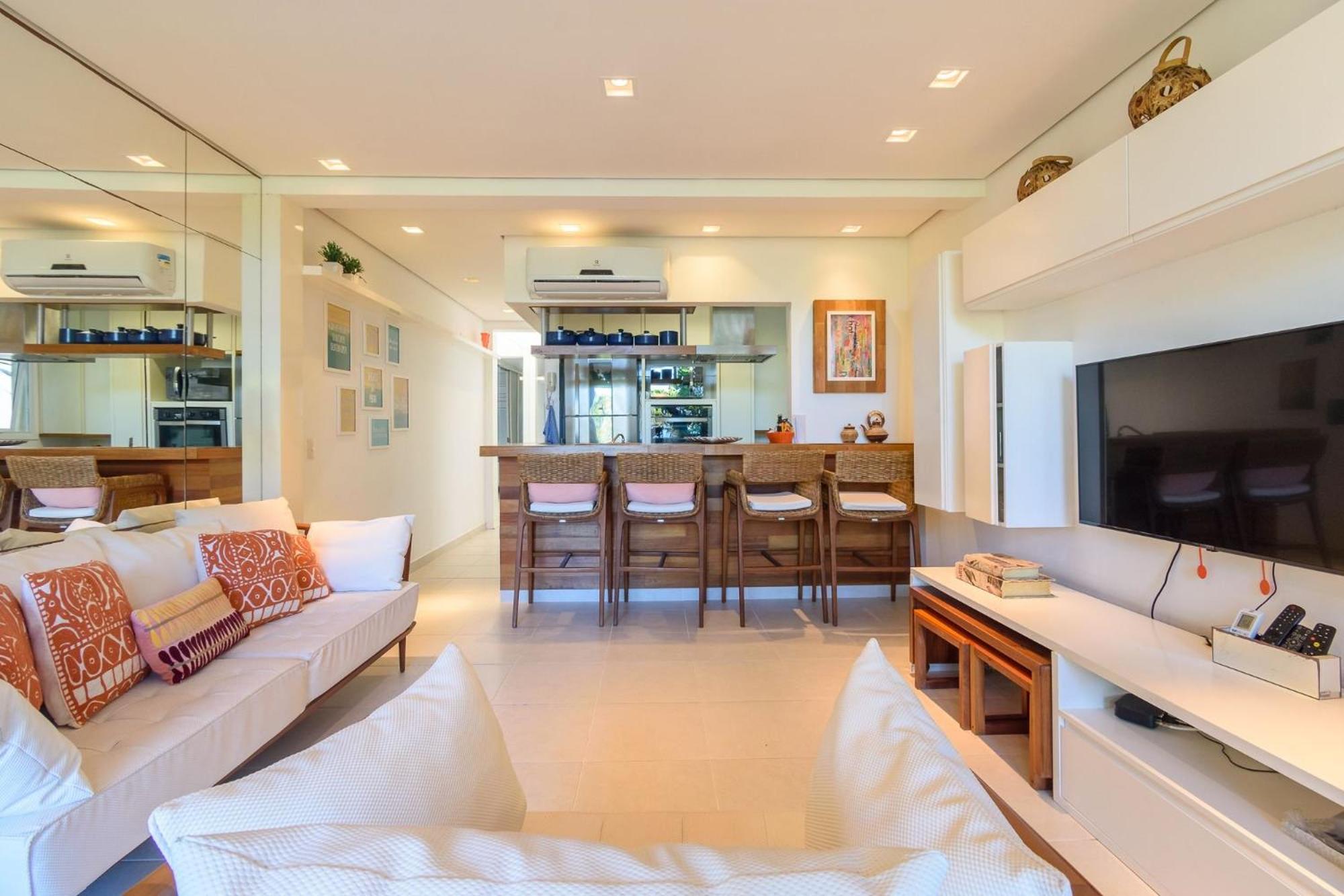 Casa com piscina em frente à Praia de Camburi
