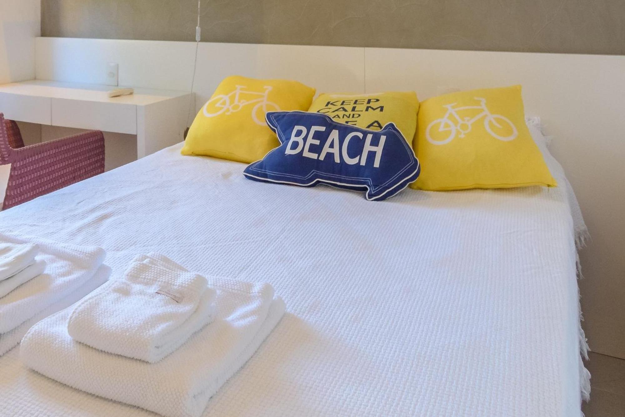 Casa com piscina em frente à Praia de Camburi