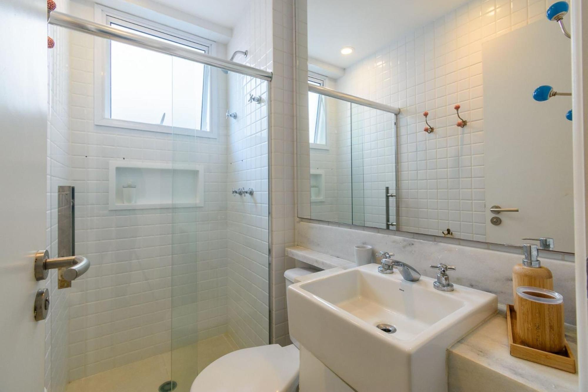 Casa com piscina em frente à Praia de Camburi