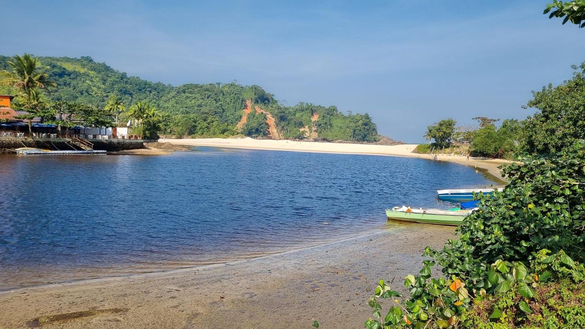 Casa com piscina em frente à Praia de Camburi
