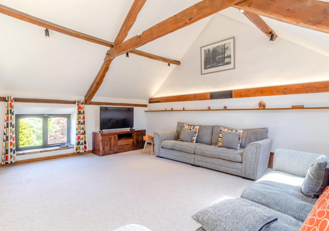 3 Bed in Sustead oc-1880 view 2