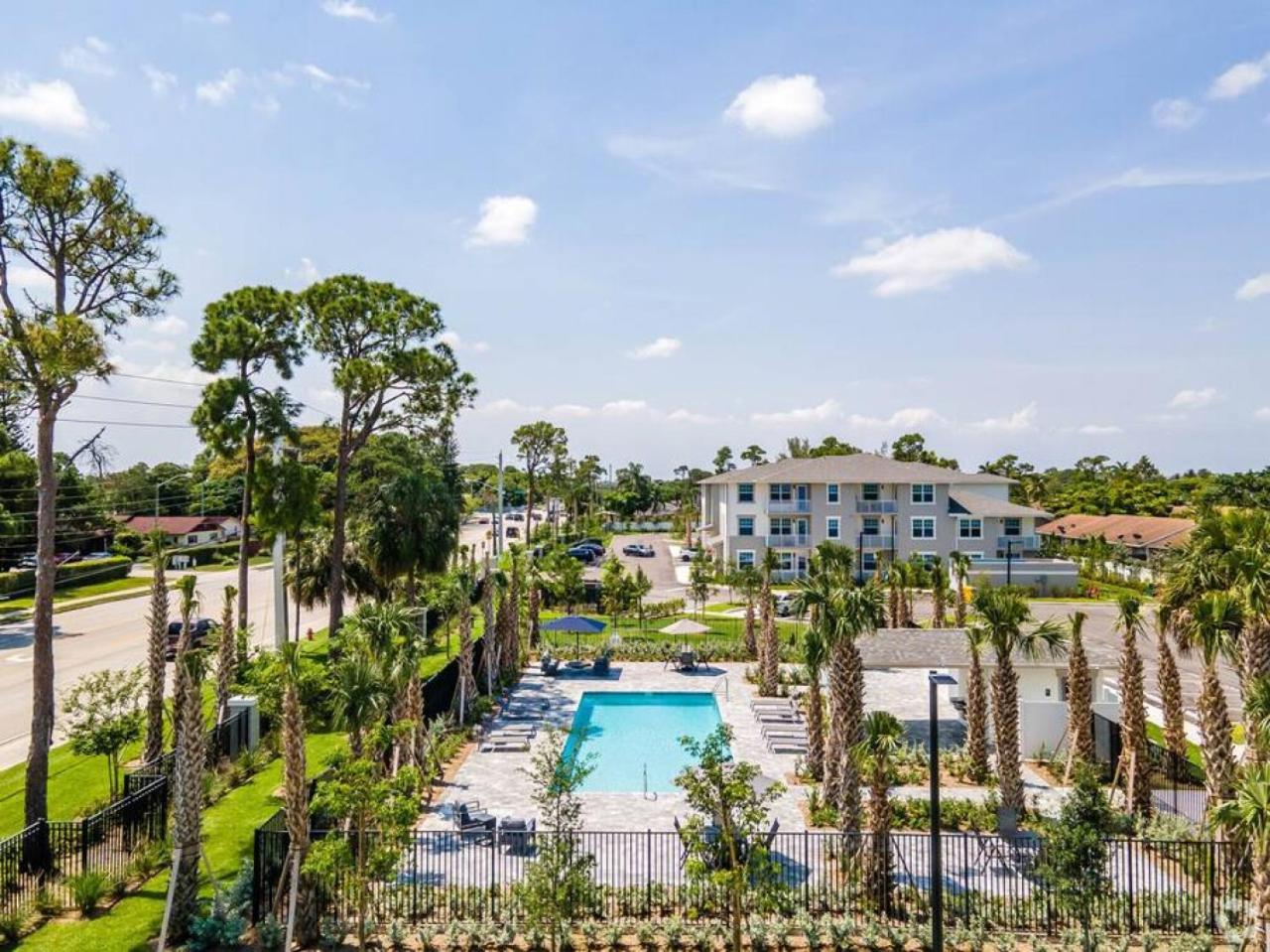 Iris at Aviara Green Modern Apartment and Pool view 3
