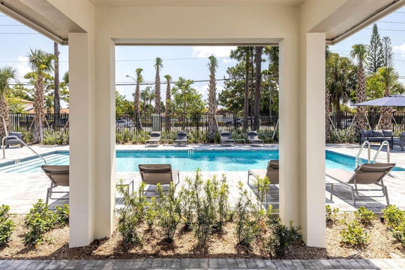 Iris at Aviara Green Modern Apartment and Pool view 4