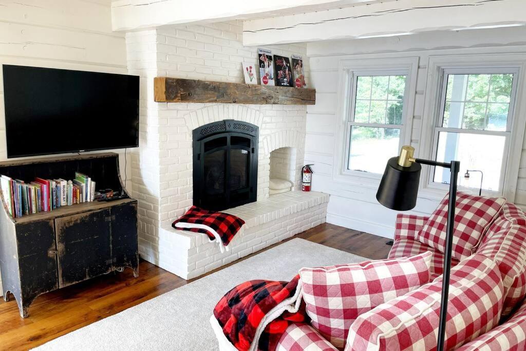 Lake Muskoka Lakehouse - Private Beach