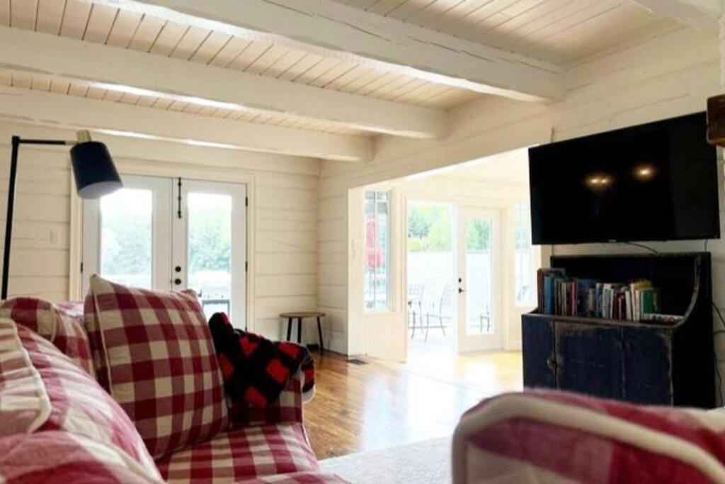 Lake Muskoka Lakehouse - Private Beach